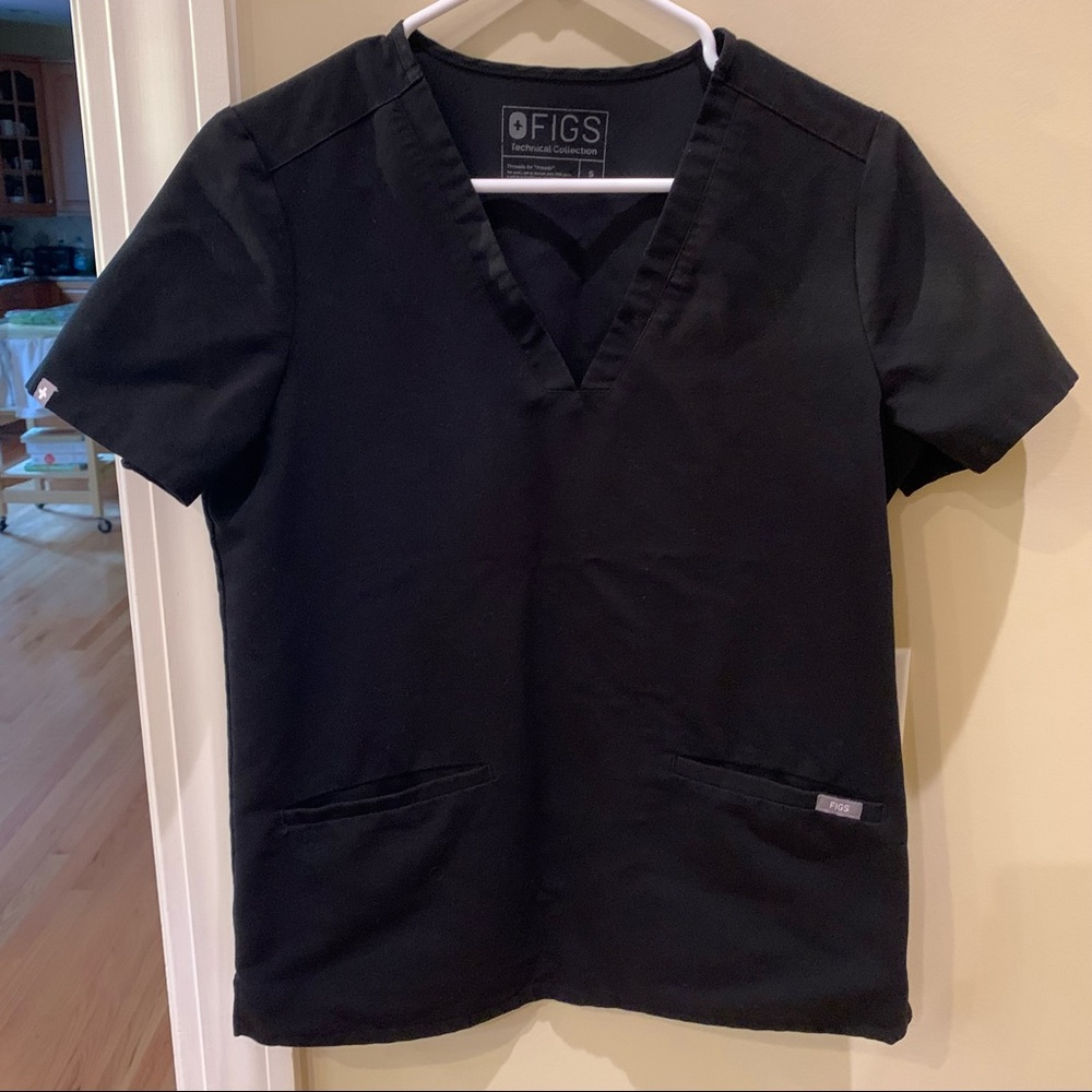 Figs Women’s Casma Three Pocket Black Scrub Top